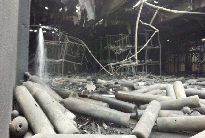 СМИ: cильный пожар возник на заводе вблизи Токио 