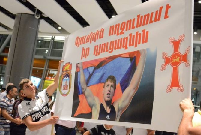 People of Gyumri greet Artur Aleksanyan