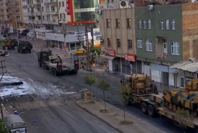 Թուրքիայի քրդաբնակ Դիարբեքիրի փողոցներում տանկեր են տեղակայվել

