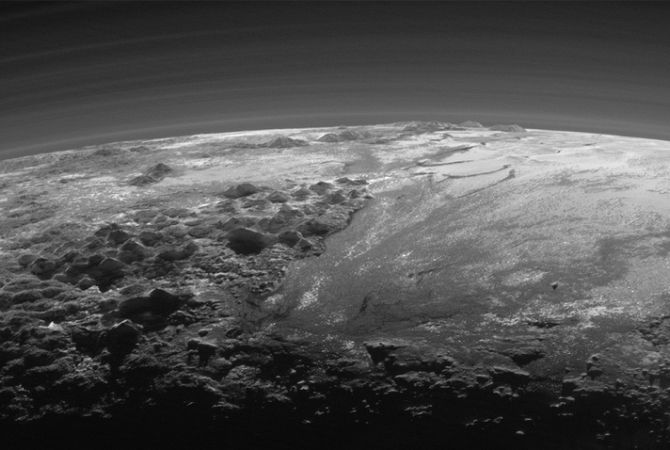 Станция New Horizons запечатлела закат на Плутоне