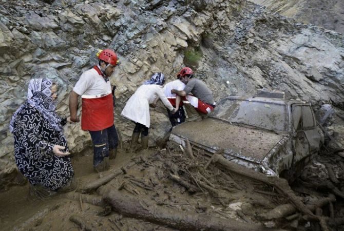 В Иране наводнение унесло жизни не менее 10 человек