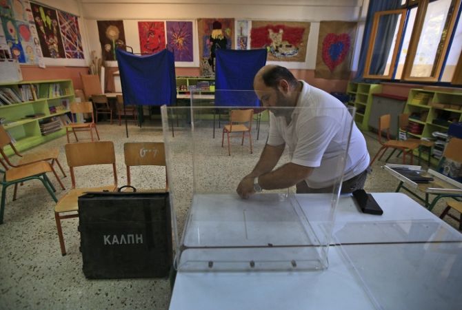 В Греции начались досрочные парламентские выборы

