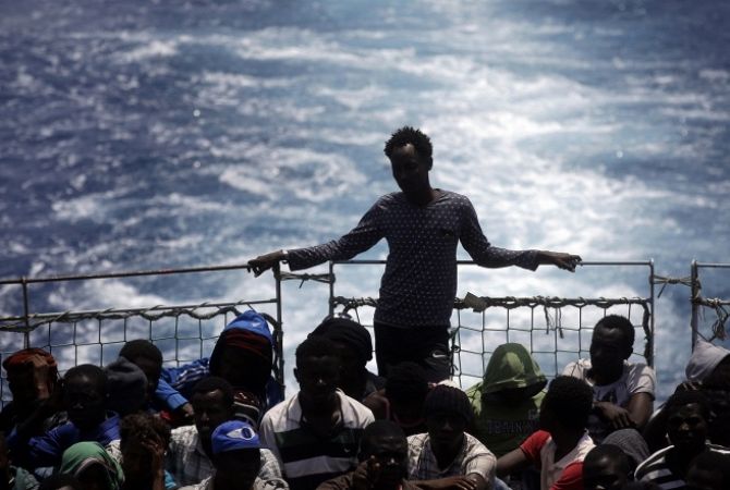За последние 48 часов в Сицилийском проливе спасены 4,5 тысячи нелегальных 
мигрантов
