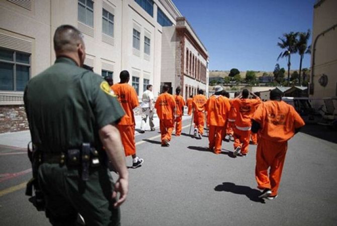 Минюст США отпустит шесть тысяч заключенных из-за переполненных тюрем