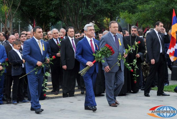 Armenian spiritual capital is 2700 years old: Echmiadzin has festive mood