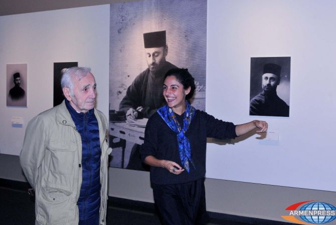 Charles Aznavour visits Komitas Museum 