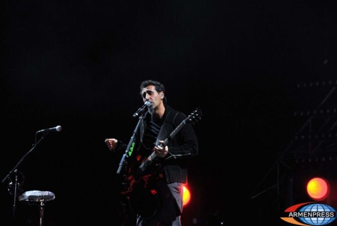 Серж Танкян выставил на аукцион свою гитару в поддержку нуждающихся детей 
Армении