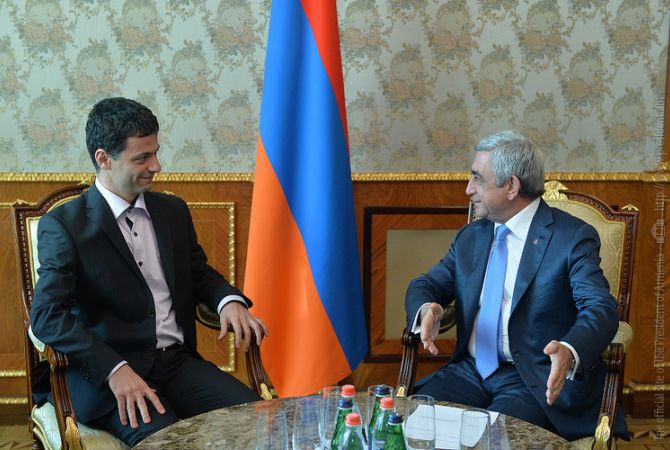 Президент Армении принял одного из основателей современной кристаллографии, 
теоретика-кристаллографа Артема Оганова
