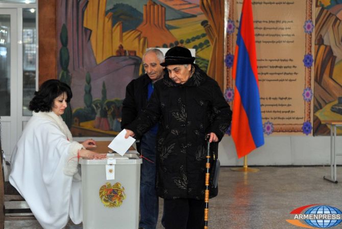 Armenia Central Commission of Referendum develops protocol of voting preliminary results
