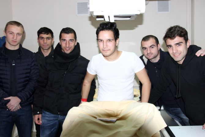 مجموعة من لاعبي المنتخب الأرميني لكرة القدم  يزورون المركز الصحي «أرابغير»
مخيتاريان، دافيد مانويان،ك