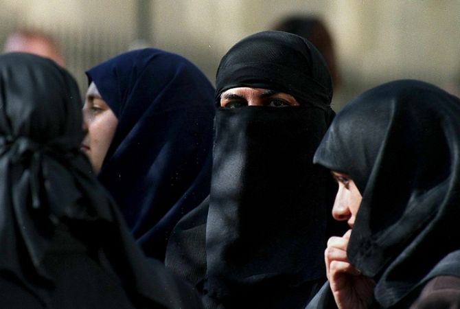 Cameron ameaça deportar mulheres muçulmanas que não saibam inglês