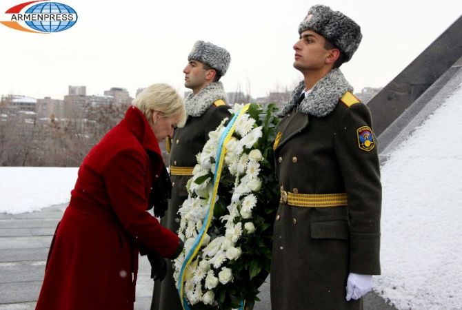 Swedish Foreign Minister lays flowers at Armenian Genocide Memorial