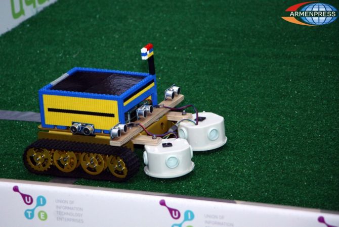 المخترعون الصغار يصنعون روبوتات للألغام ويعدون بالمزيد لمستقبل الصناعة العسكرية الأرمينية 
-صور-