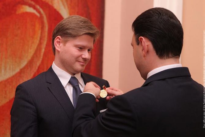 Eduard Sharmazanov decorates Sergejs Potapkins with National Assembly Speaker’s Memorial 
Medal