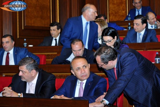Armenian PM expects gas price reduction will lead to electricity price reduction