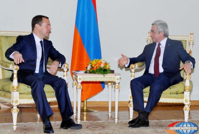 Sargsyan receives Medvedev 