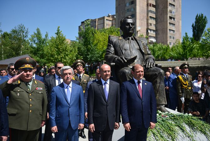 President Sargsyan attends inaugural ceremony of Marshal H. Babajanyan’s statue