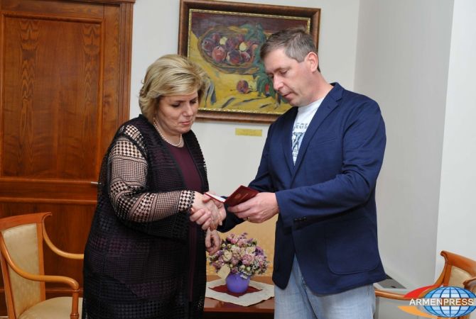 Minister of Culture awarded Medal of Honor and Courage