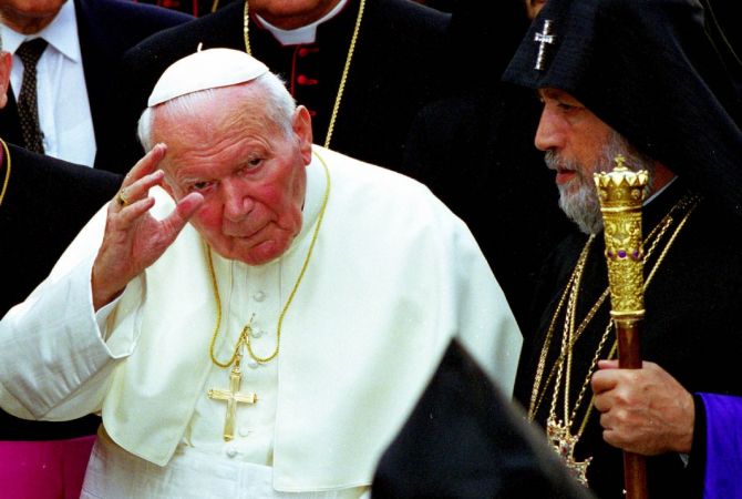 Ретроспектива первого визита Папы Римского в Армению: 15 летние кадры 