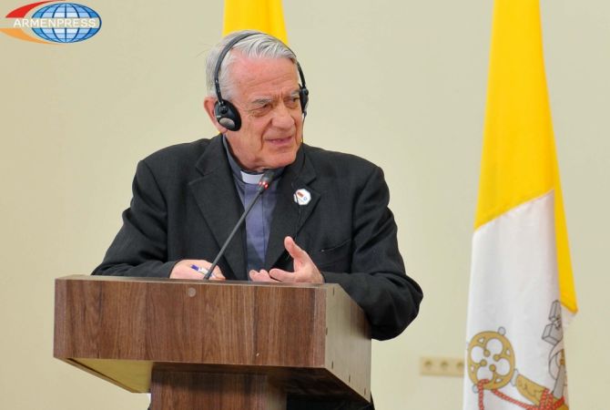 Pope tries to build peace – Lombardi’s response to Turkish reaction