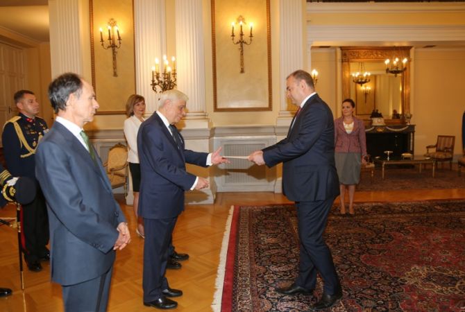 Посол Армении вручил свои верительные грамоты президенту Греческой Республики