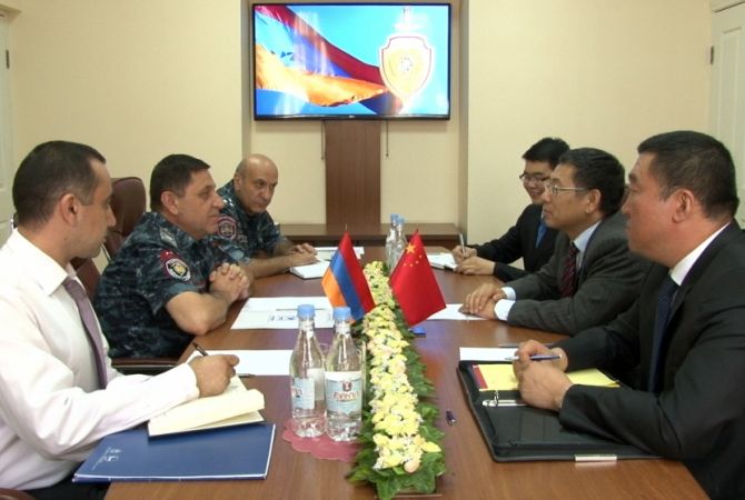 Посол Китая высоко оценил профессионализм армянской полиции во время июльских 
событий