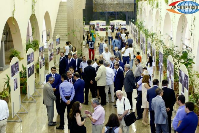 В мэрии Еревана открылась выставка,  посвященная 26-летию независимости Армении 