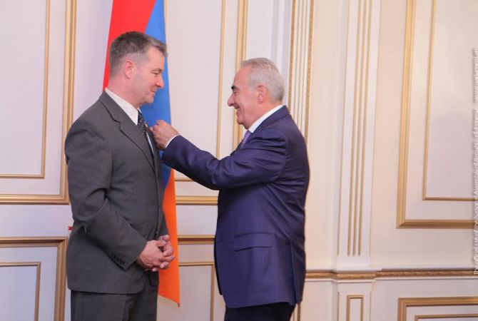Галуст Саакян вручил почетную медаль НС Армении депутату Бундестага Германии 
Альберту Вейлеру
