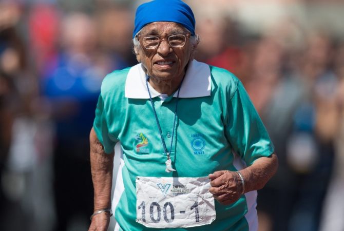 Столетняя женщина из Индии приняла участие в массовом забеге в Канаде
