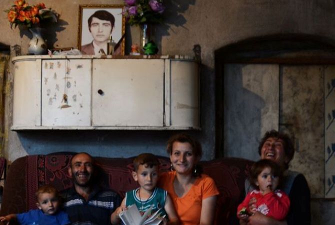 Крис Бохчалян посетил в Арцахе семью, принимавшую участие в 4-дневной войне