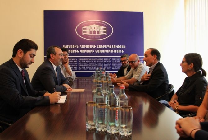 Глава МИД НКР высоко оценил существенный вклад Криса Боджаляна в деле озвучивания 
вопросов всеармянского значения