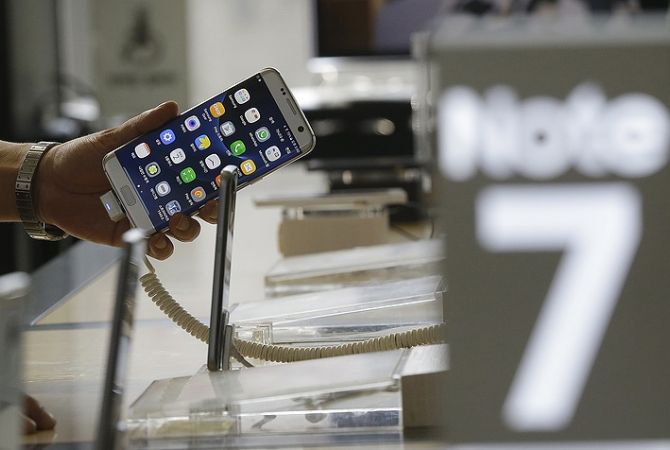 Samsung ընկերությունը խորհուրդ է տալիս փոխարինել Galaxy Note 7 հեռախոսները պայթելու 
սպառնալիքի պատճառով