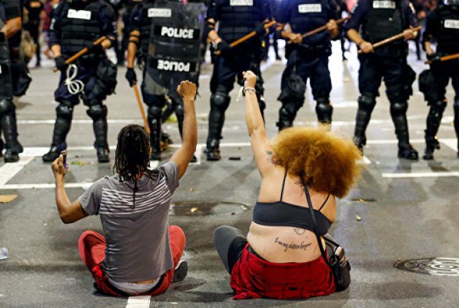 Charlotte Mayor imposes midnight curfew as hundreds protest for a third night