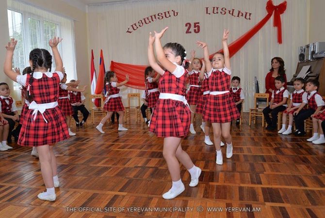 
В детском саду N51 Еревана мероприятие посвятили 25-летию независимости Армении и 
Латвии
