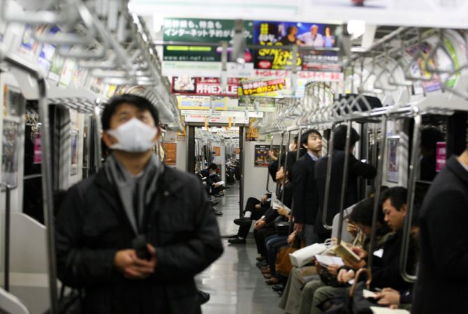 СМИ сообщили о возможной газовой атаке в токийском метро