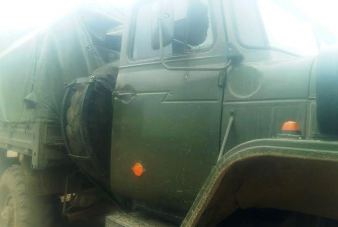 АО НКР опубликовало снимки поврежденного выстрелом из гранатомета автомобиля