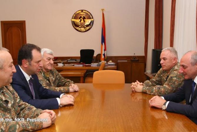 Президент НКР провел встречу с министром обороны и начальником генштаба ВС 
Армении 