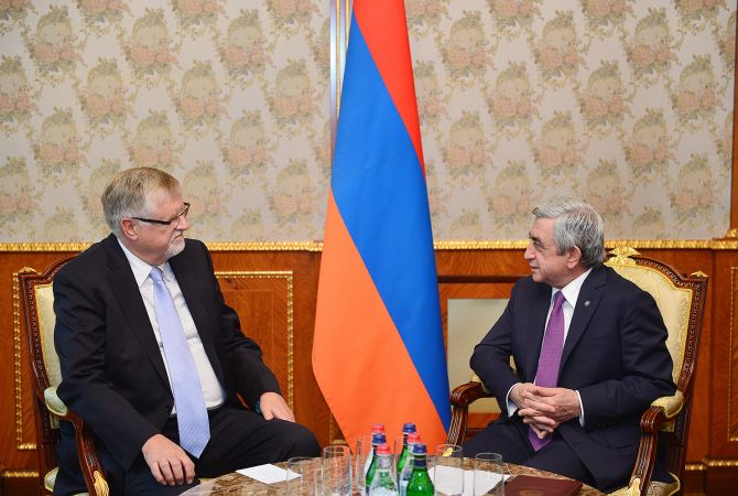 Президент Армении Серж Саргсян принял спецпредставителя ЕС по Южному Кавказу и 
кризису в Грузии Герберта Залбера