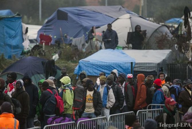 Во Франции начали эвакуацию нелегалов из лагеря в Кале