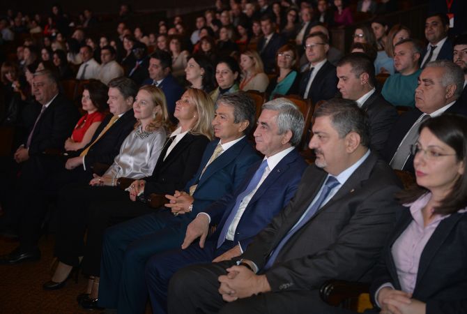 Президент Армении присутствовал на торжественном мероприятии, посвящённом 15-
летию основания компании "Юнибанк"
