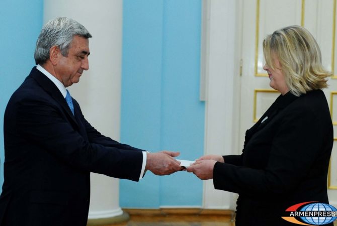 Посол Финляндии в Армении Арья Макконен вручила верительные грамоты президенту 
Армении Сержу Саргсяну