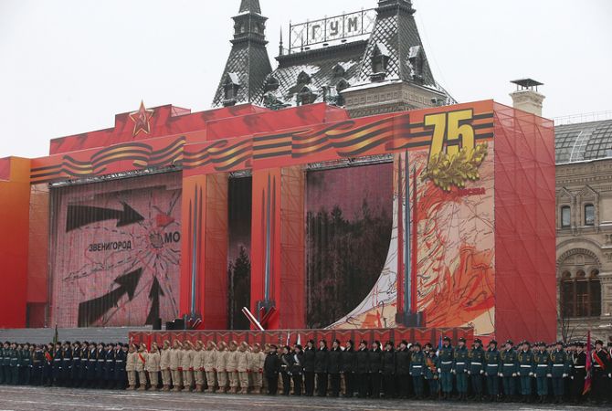 Մոսկվայի Կարմիր հրապարակում հանդիսավոր երթ է անցկացվել 1941 թվականի զորահանդեսի պատվին