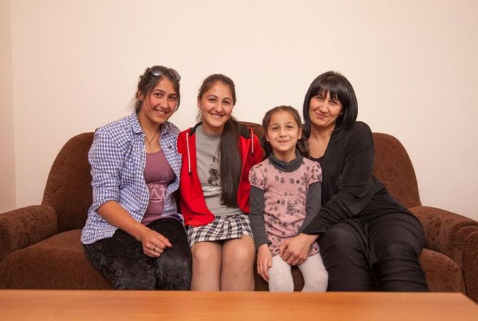 Фонд «Армения» подарил бездомным семьям Гюмри 26 квартир 