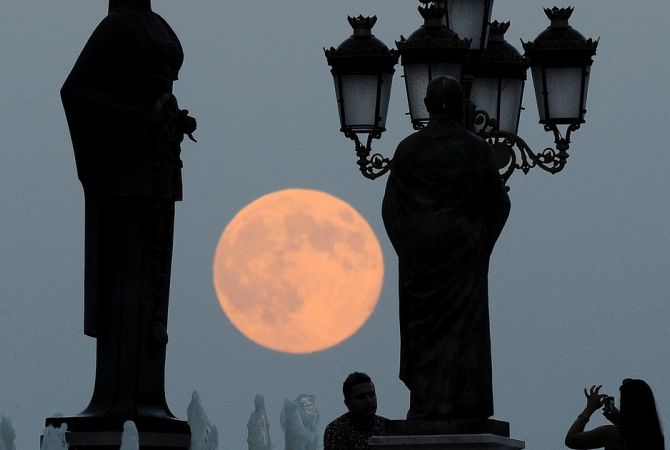 Նոյեմբերի 14-ին Երկրի բնակիչները կարող են տեսնել 70 տարիների ընթացքում  
ամենամեծ 
Լուսինը