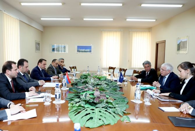 Министр обороны Армении принял заместителя помощника Генерального секретаря НАТО
