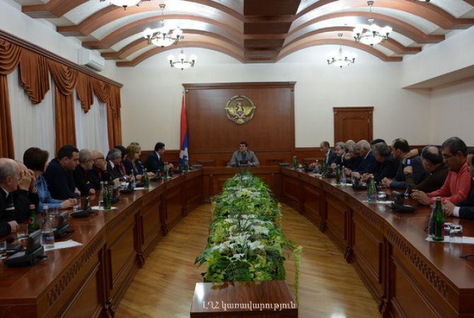 Премьер-министр Арцаха принял около 30 представителей интеллигенции из Армении