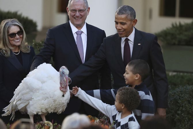 Obama pardons Thanksgiving turkey one last time as POTUS