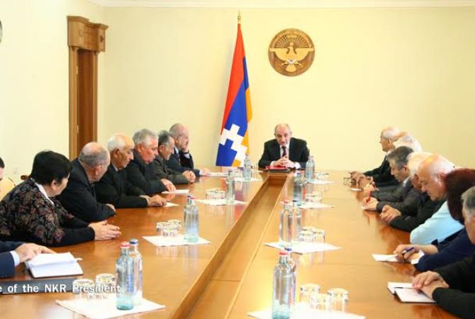 Բակո Սահակյանը հանդիպել է ԼՂՀ Կոմունիստական կուսակցության ներկայացուցիչների հետ