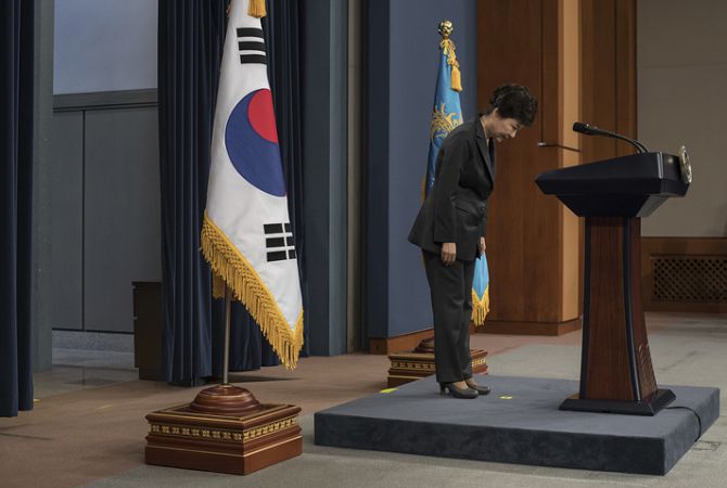 Президент Южной Кореи заявила, что приняла решение парламента об импичменте
