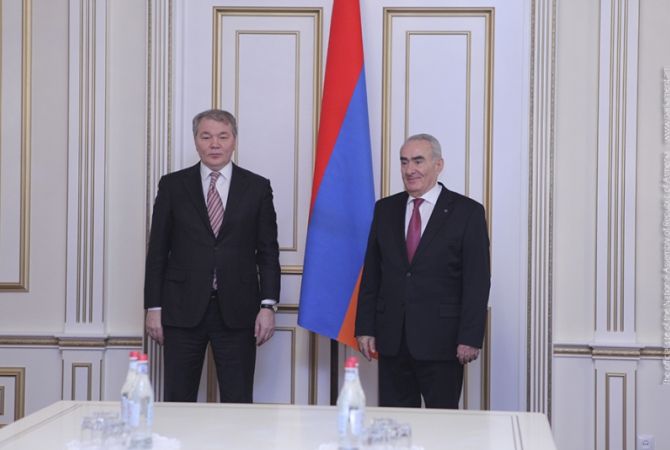 Председатель НС Армении Галуст Саакян принял делегацию, возглавляемую Леонидом 
Калашниковым
